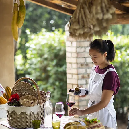 Boutique Wine - Dianella Farm stay *