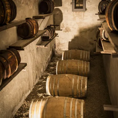 Boutique Wine - Dianella Farm stay Vinci